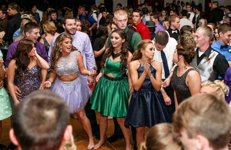 what is homecoming dance in high school? A reflection on the evolution of traditions and its significance.